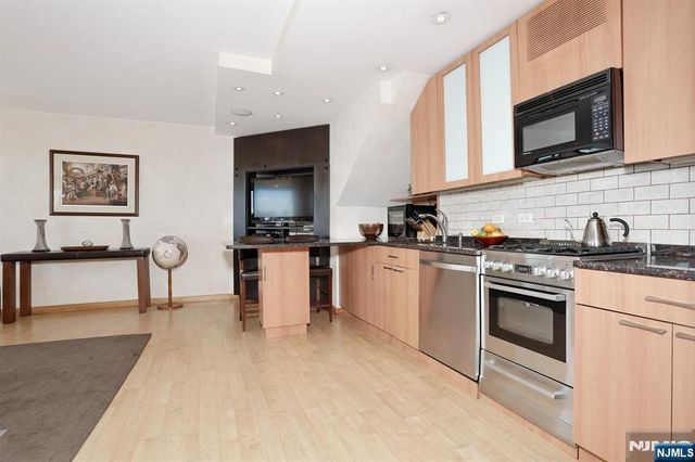 3 Horizon Road 618, Fort Lee, NJ 07024