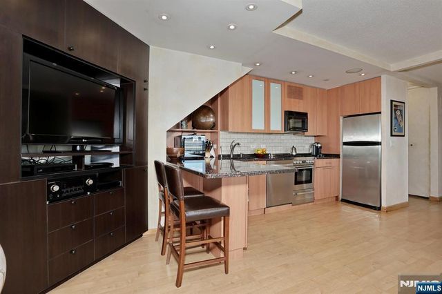 3 Horizon Road 618, Fort Lee, NJ 07024