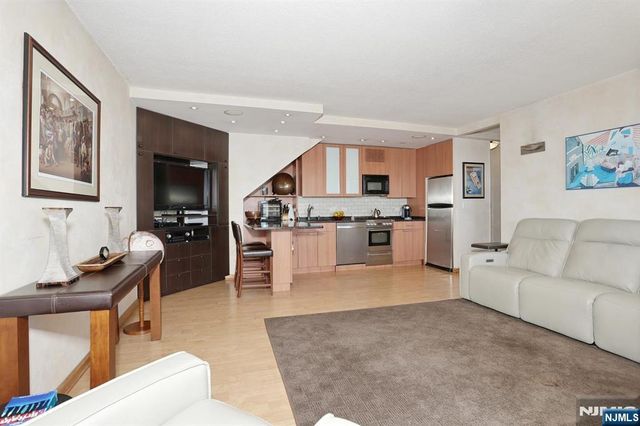 3 Horizon Road 618, Fort Lee, NJ 07024
