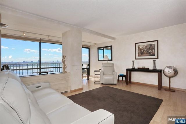 3 Horizon Road 618, Fort Lee, NJ 07024