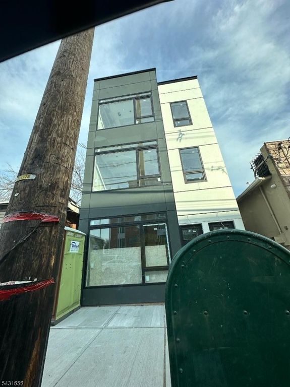 706 Bergen St, Newark City, NJ 07108