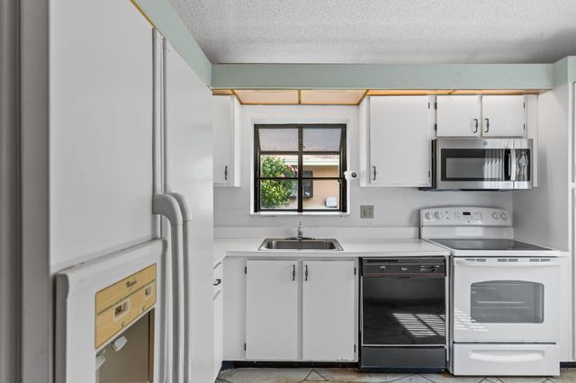 8101 Sweetbriar Way B, Boca Raton, FL 33496