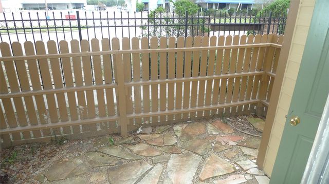 16111 Aspenglen Drive 103, Houston, TX 77084