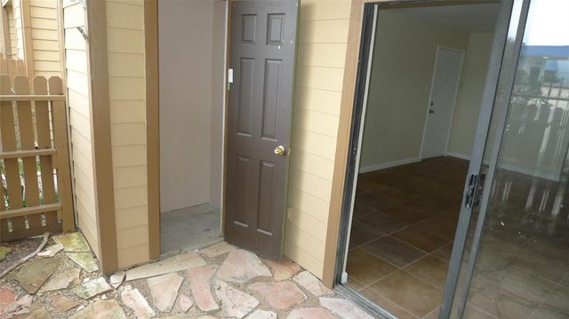 16111 Aspenglen Drive 103, Houston, TX 77084