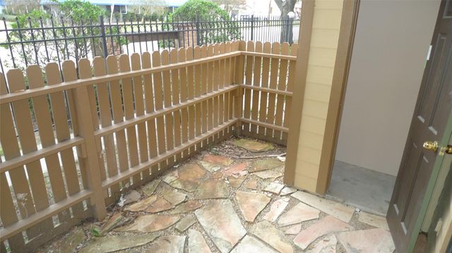 16111 Aspenglen Drive 103, Houston, TX 77084