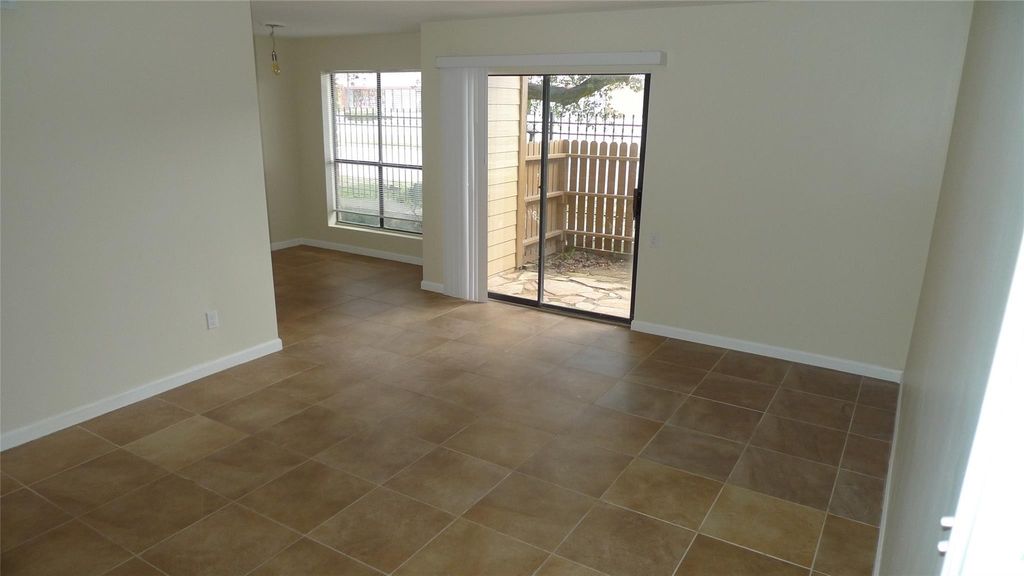 16111 Aspenglen Drive 103, Houston, TX 77084