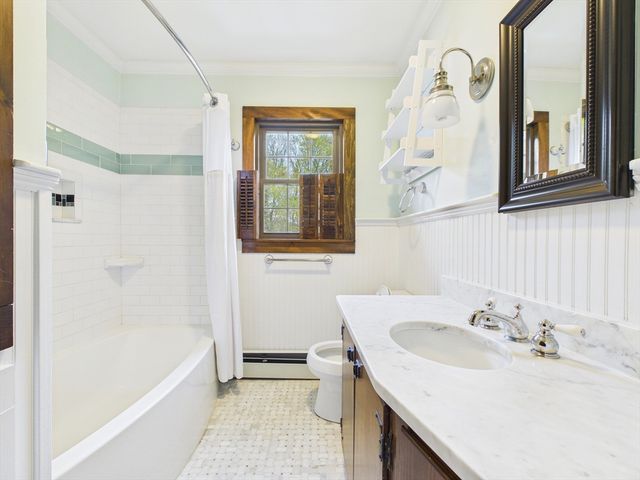 4 Hiltz Ave, Lakeville, MA 02347