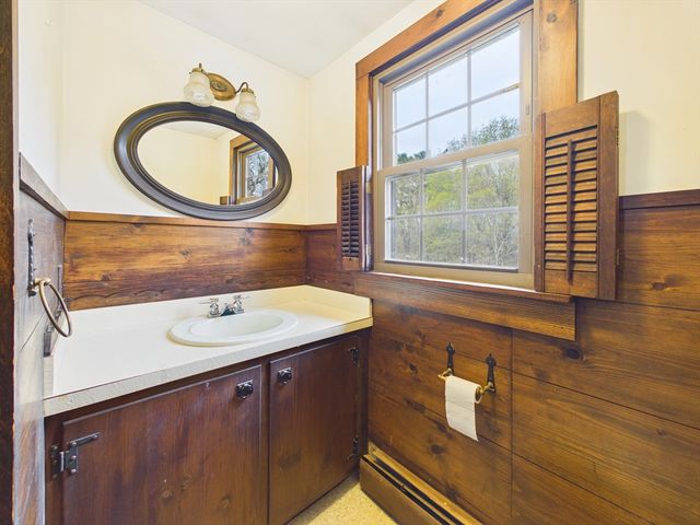 4 Hiltz Ave, Lakeville, MA 02347