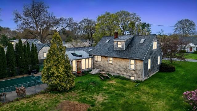 4 Hiltz Ave, Lakeville, MA 02347