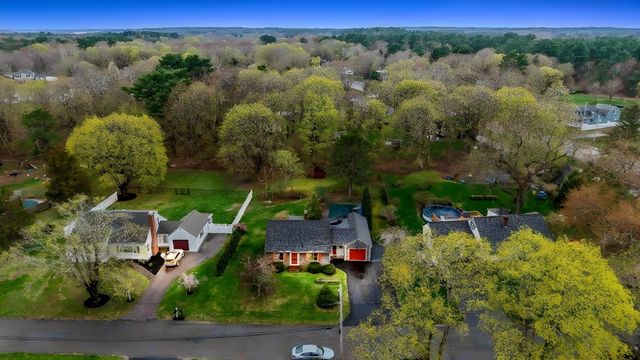 4 Hiltz Ave, Lakeville, MA 02347