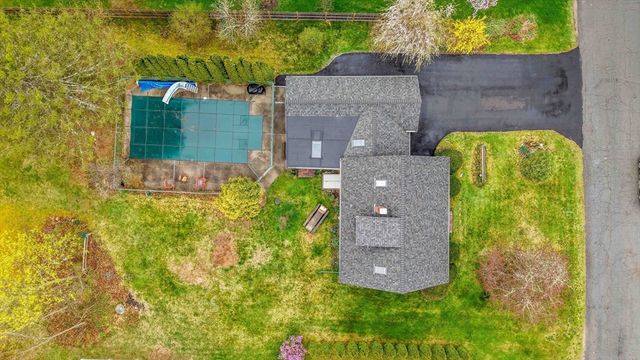 4 Hiltz Ave, Lakeville, MA 02347