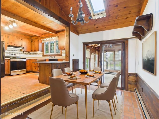 4 Hiltz Ave, Lakeville, MA 02347