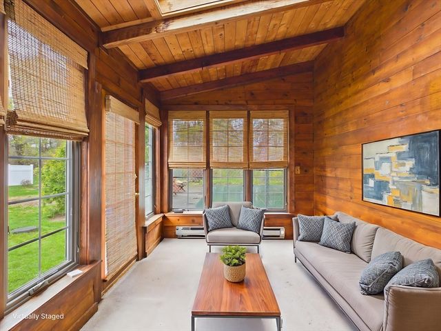 4 Hiltz Ave, Lakeville, MA 02347