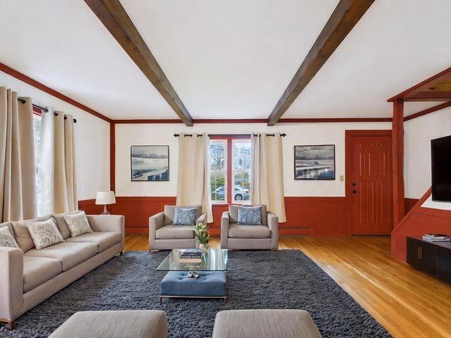 4 Hiltz Ave, Lakeville, MA 02347