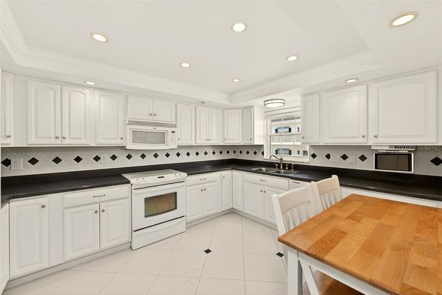 131 BLUFF VIEW DRIVE 401, Belleair Bluffs, FL 33770