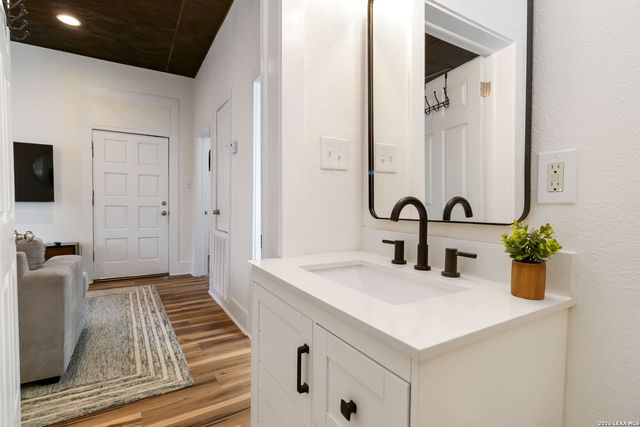 208 COLEMAN ST, San Antonio, TX 78208
