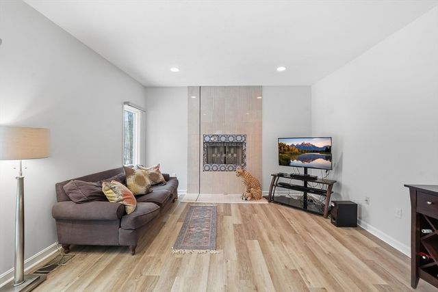 2 Grove St, Framingham, MA 01701