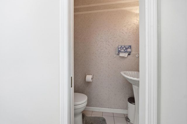 2 Grove St, Framingham, MA 01701