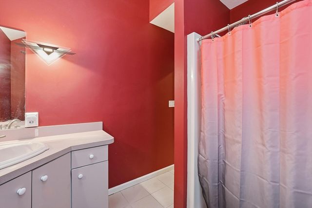 2 Grove St, Framingham, MA 01701