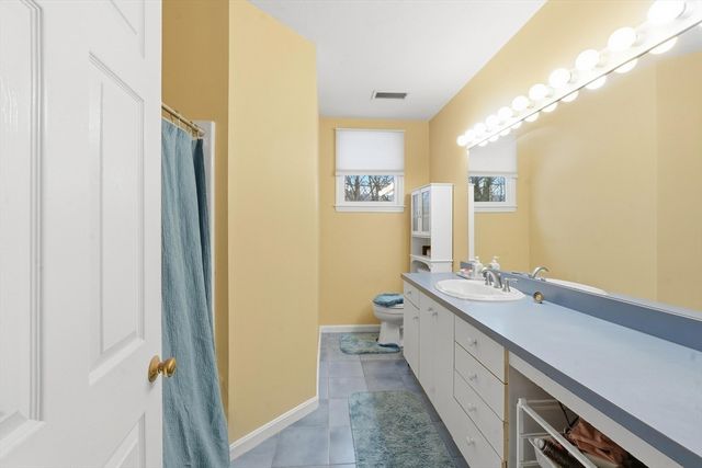 2 Grove St, Framingham, MA 01701