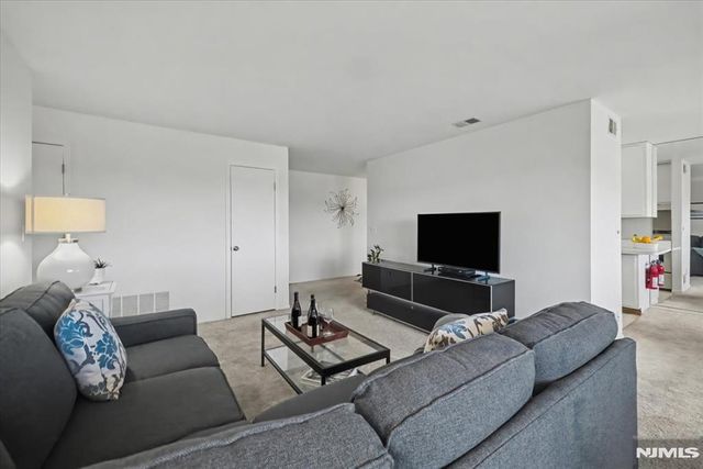 218 Indian Hollow Court, Mahwah, NJ 07430