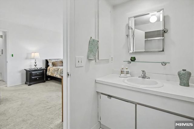 218 Indian Hollow Court, Mahwah, NJ 07430