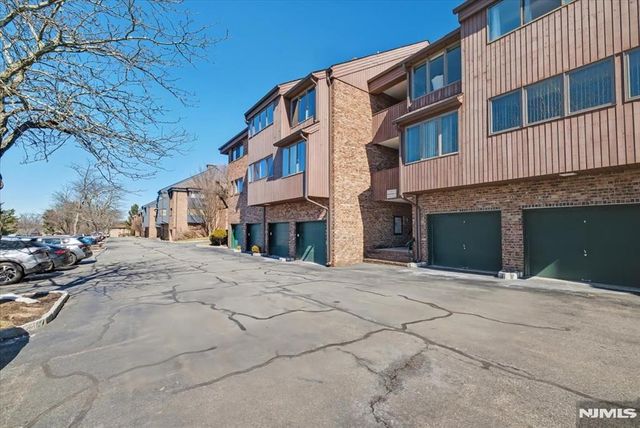 218 Indian Hollow Court, Mahwah, NJ 07430