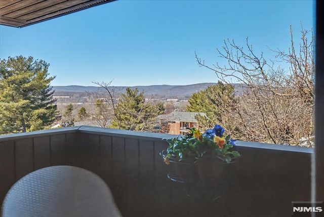 218 Indian Hollow Court, Mahwah, NJ 07430