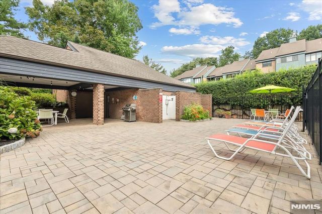218 Indian Hollow Court, Mahwah, NJ 07430