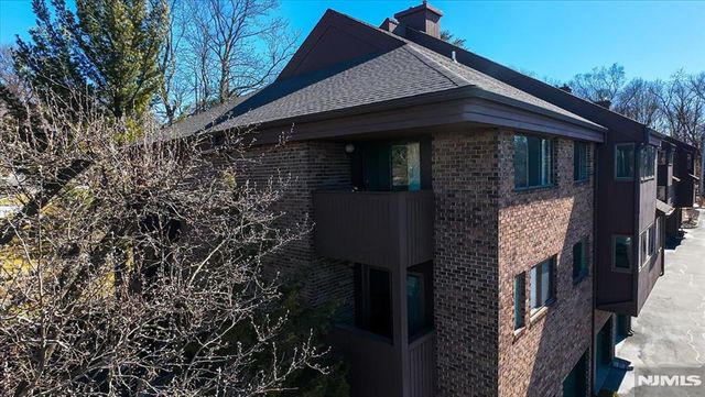 218 Indian Hollow Court, Mahwah, NJ 07430