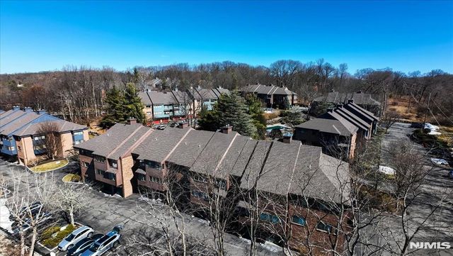 218 Indian Hollow Court, Mahwah, NJ 07430