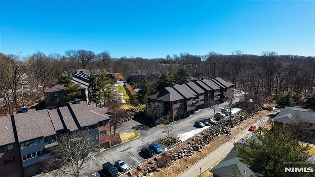 218 Indian Hollow Court, Mahwah, NJ 07430