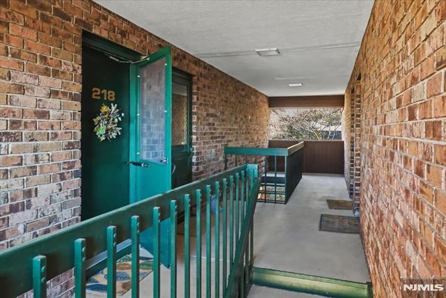 218 Indian Hollow Court, Mahwah, NJ 07430