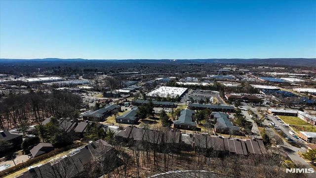 218 Indian Hollow Court, Mahwah, NJ 07430