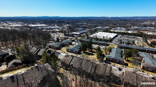 218 Indian Hollow Court, Mahwah, NJ 07430