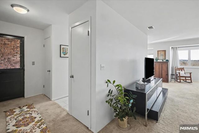 218 Indian Hollow Court, Mahwah, NJ 07430