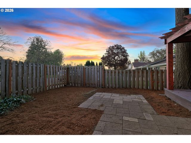 13525 Sw 24TH St, Beaverton, OR 97008