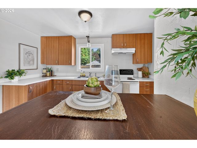3041 ELMIRA Rd, Eugene, OR 97402