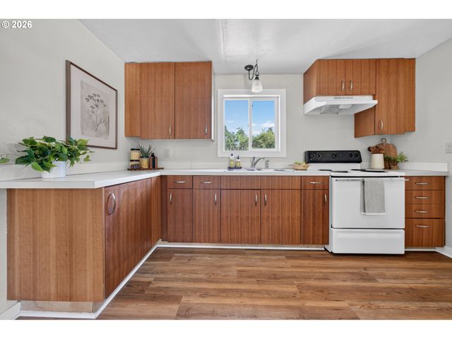 3041 ELMIRA Rd, Eugene, OR 97402