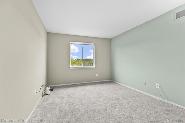 450 Berry Lake Drive, Commerce Charter Township, MI 48390