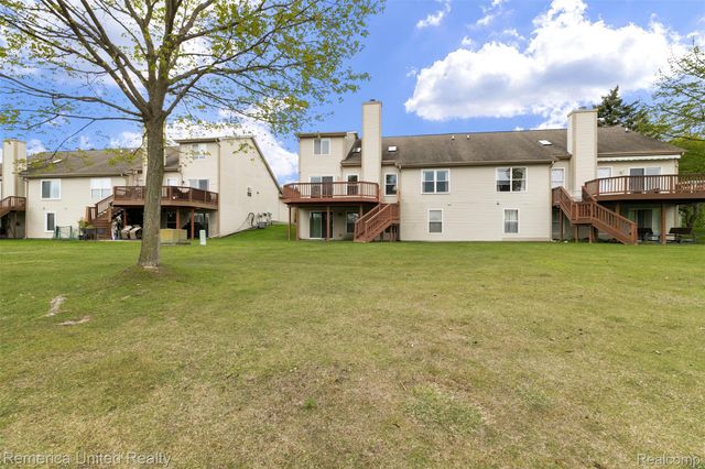 450 Berry Lake Drive, Commerce Charter Township, MI 48390