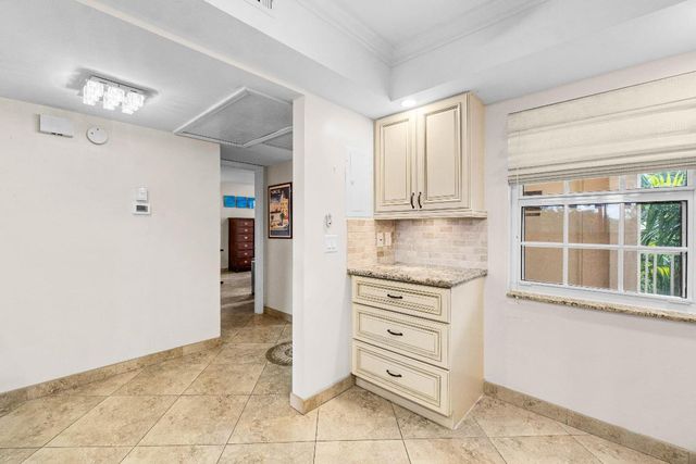 3505 Oaks Way 301, Pompano Beach, FL 33069