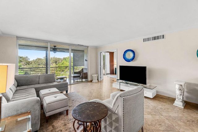 3505 Oaks Way 301, Pompano Beach, FL 33069