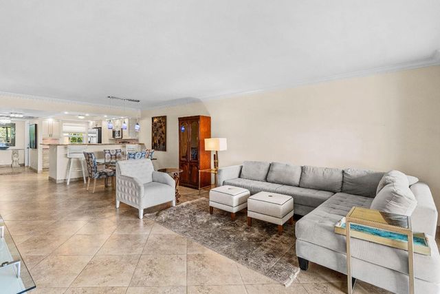 3505 Oaks Way 301, Pompano Beach, FL 33069