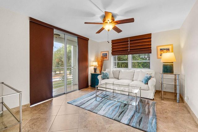 3505 Oaks Way 301, Pompano Beach, FL 33069