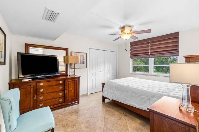 3505 Oaks Way 301, Pompano Beach, FL 33069