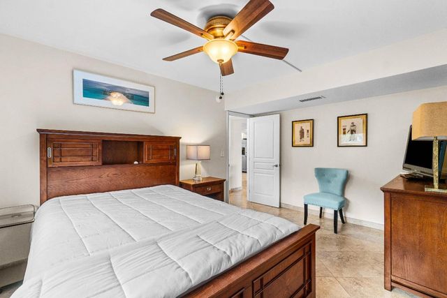 3505 Oaks Way 301, Pompano Beach, FL 33069