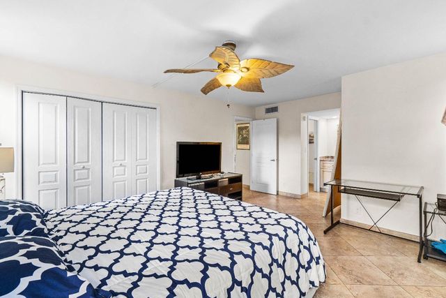 3505 Oaks Way 301, Pompano Beach, FL 33069