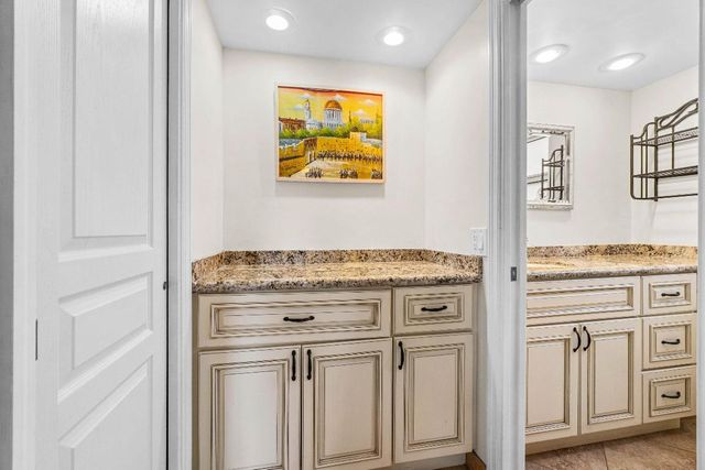 3505 Oaks Way 301, Pompano Beach, FL 33069