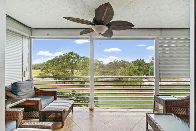 3505 Oaks Way 301, Pompano Beach, FL 33069